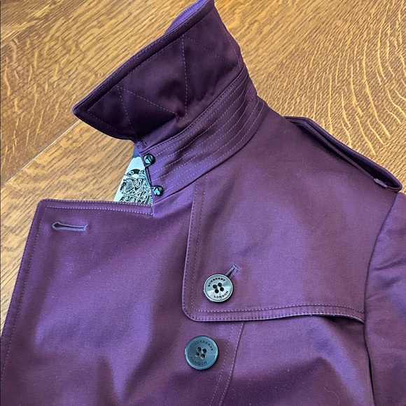 Elegant Double-Breasted Burberry Trench Coat in Deep Burgundy - Picture 7 of 12